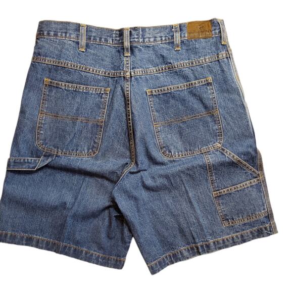Red Head Men's denim shorts. Size 34. 1 slight blemish at zipper. See ph… - Picture 4 of 6